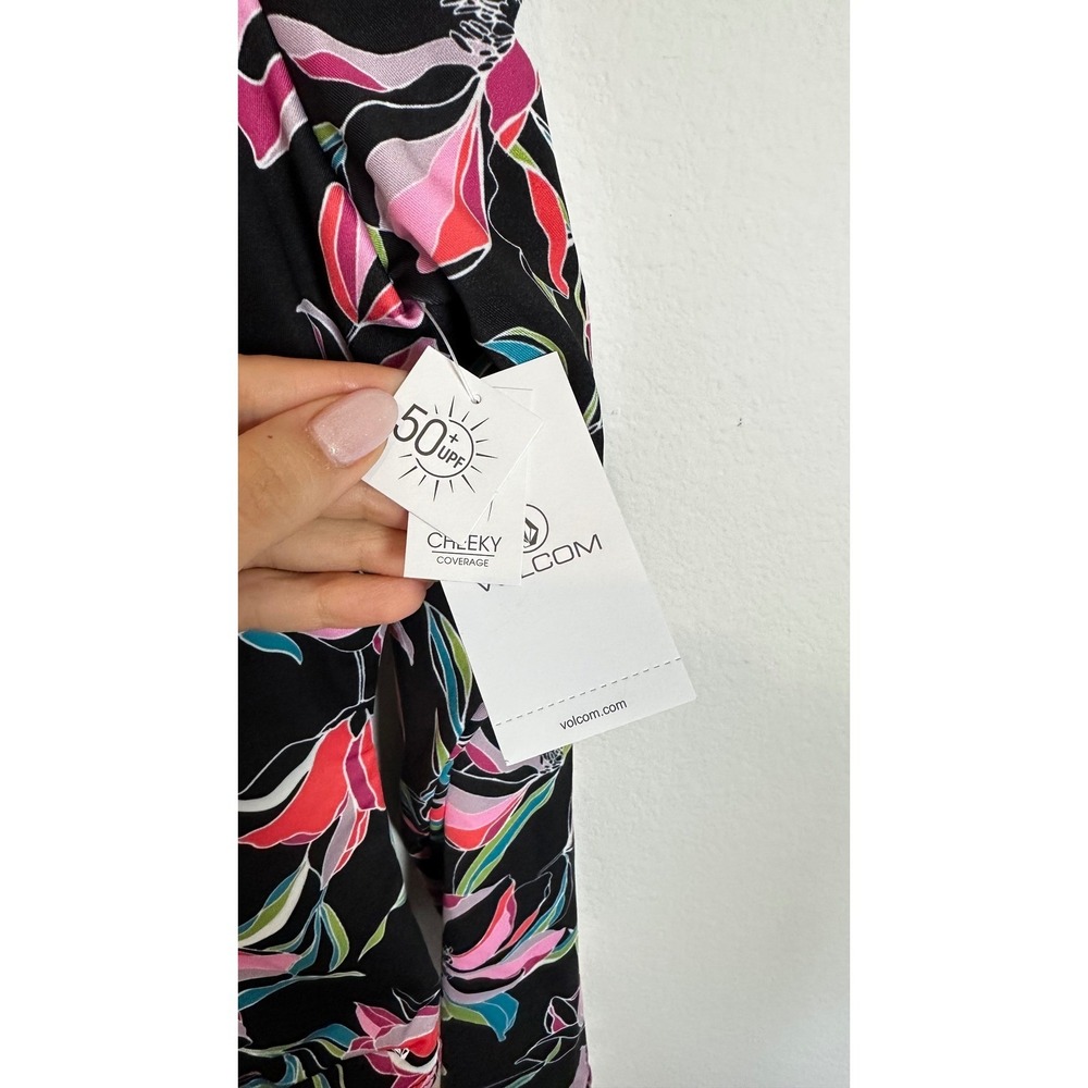 NWT Volcom Dream In Bloom Surf Suit Womens L Black Floral Surf the Waves UPF - Picture 2 of 8